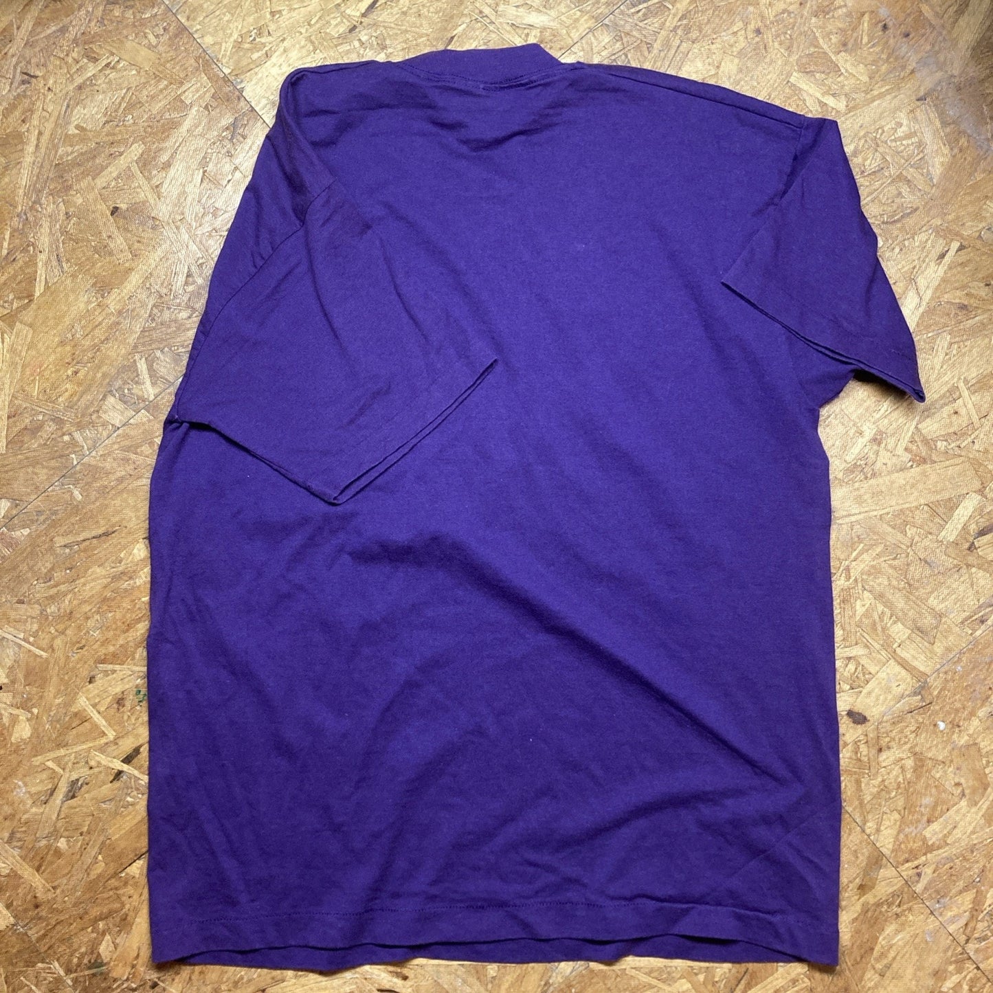 90s Vintage USA made Purple Graphic Shirt Tee 1990s VTG XL 30.5x23 A11