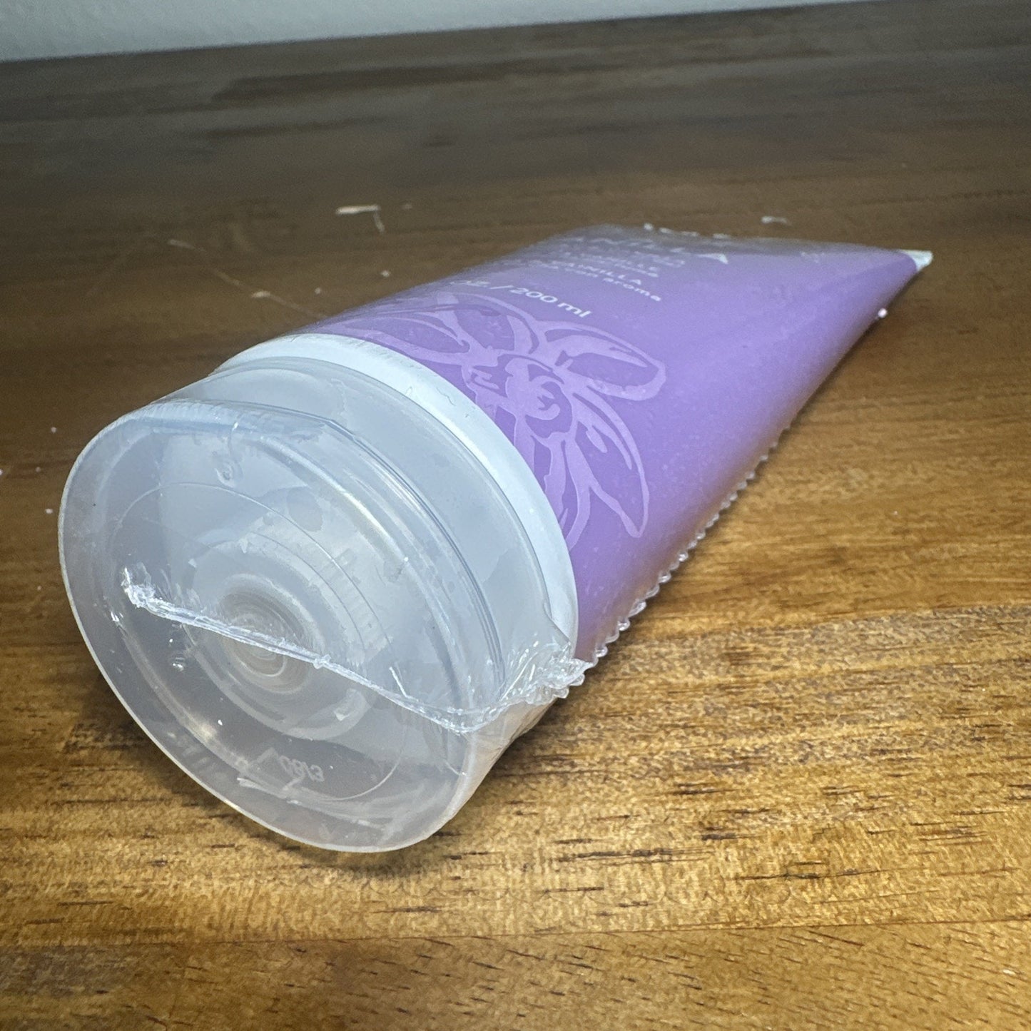 MARY KAY BERRY AND VANILLA~SCENTED BODY LOTION~FULL SIZE~6.7 FL. OZ~SEALED!