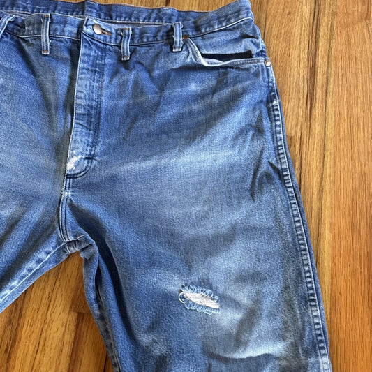 Wrangler Jeans Mens Size 42/30 Relaxed B4
