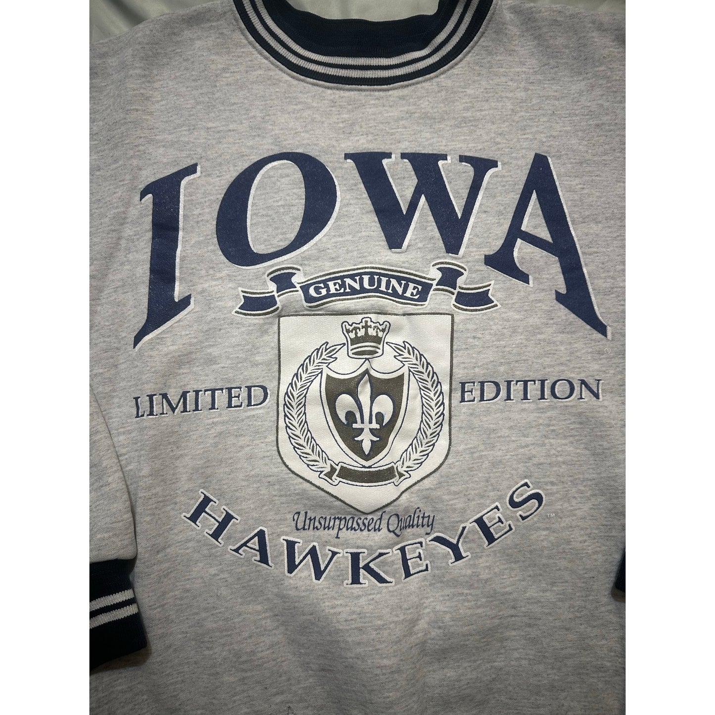 Vtg Dodger Iowa Hawkeyes Pullover Sweatshirt Size L Gray Navy Blue Ringer USA