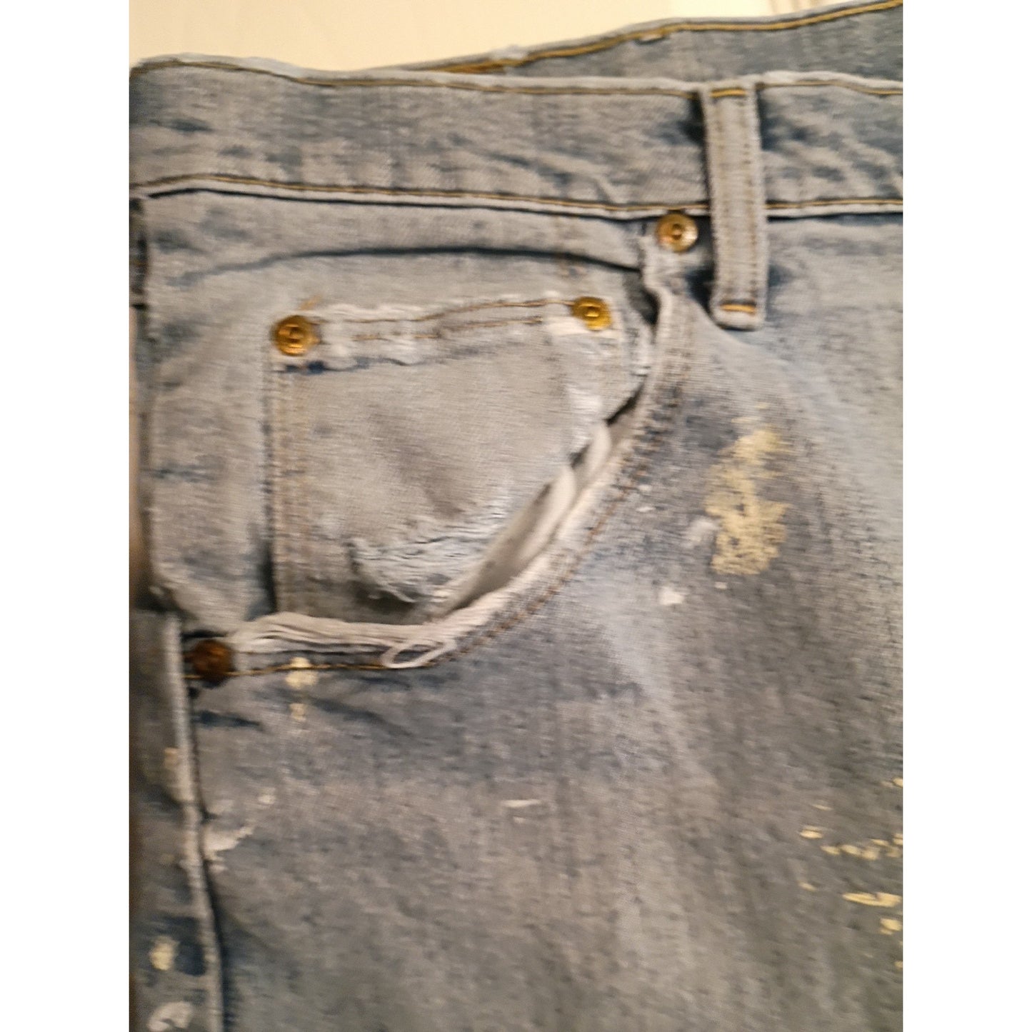 Wrangler Blues Denim Jeans Men's 38x30 Light Medium Wash Distressed Paint C7