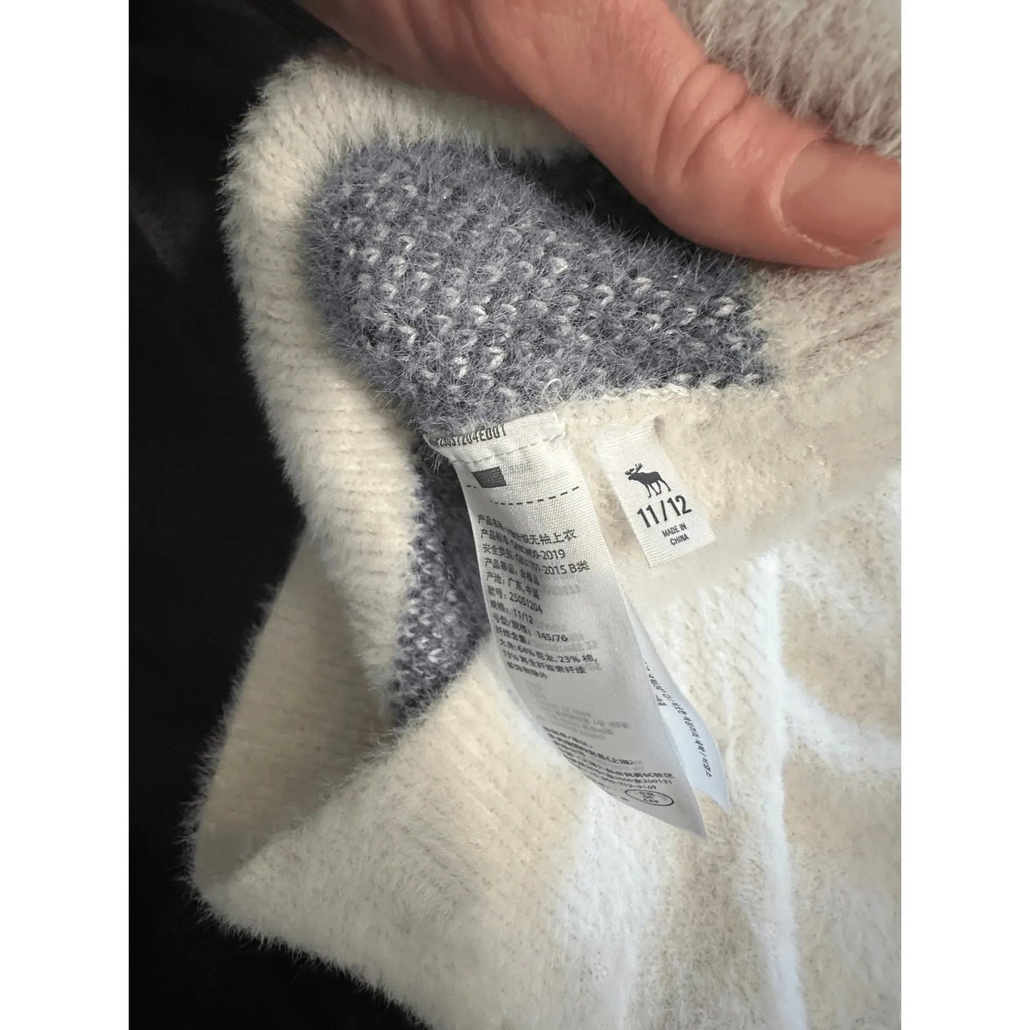 Abercrombie Kids Youth Argyle Sweater Vest Size 11/12 Gray Blue Fuzzy Knit