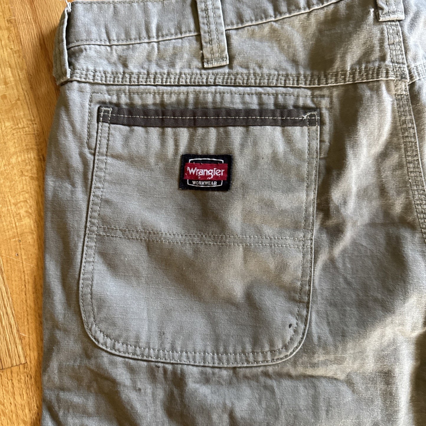 Wrangler Workwear Men's Work Pants 5- Pocket. Heavy Wear Size 36/32 B4
