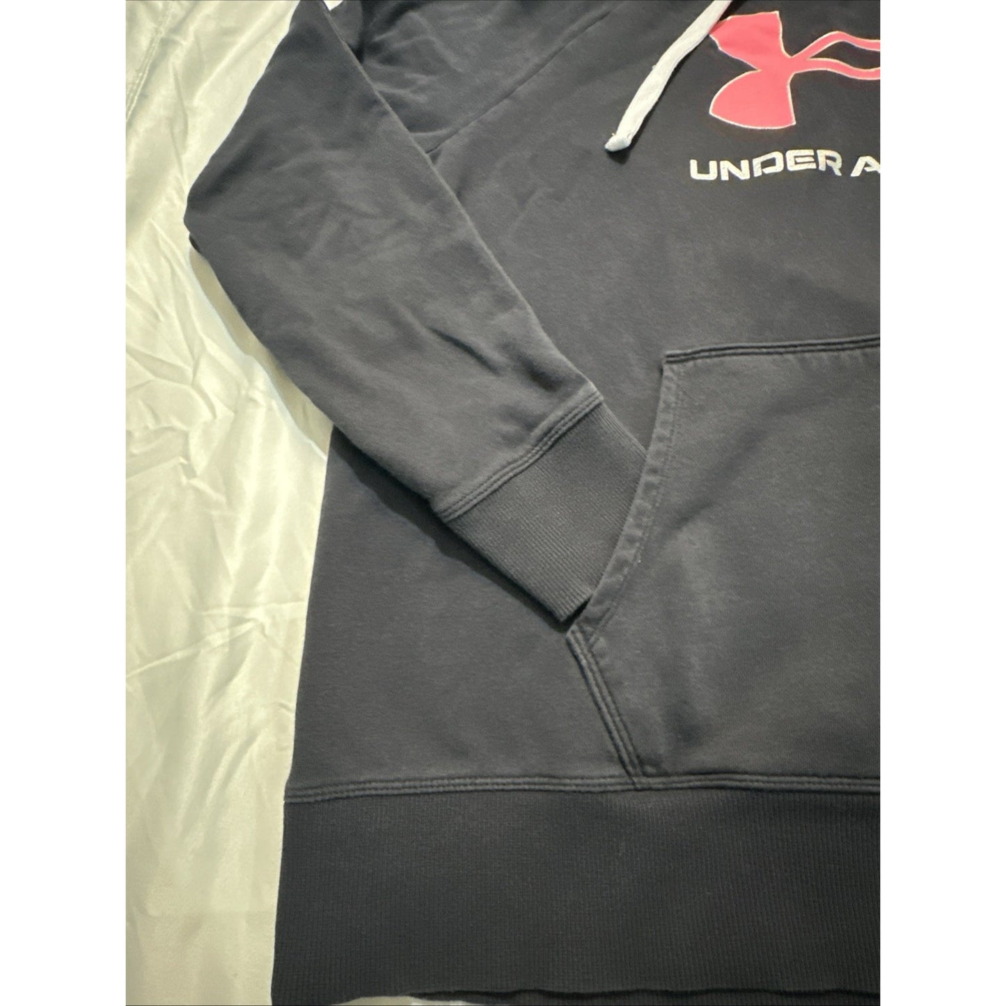 Underarmour Black Hoodie Size XL Pullover Sweatshirt Pink Logo Excellent 1D22