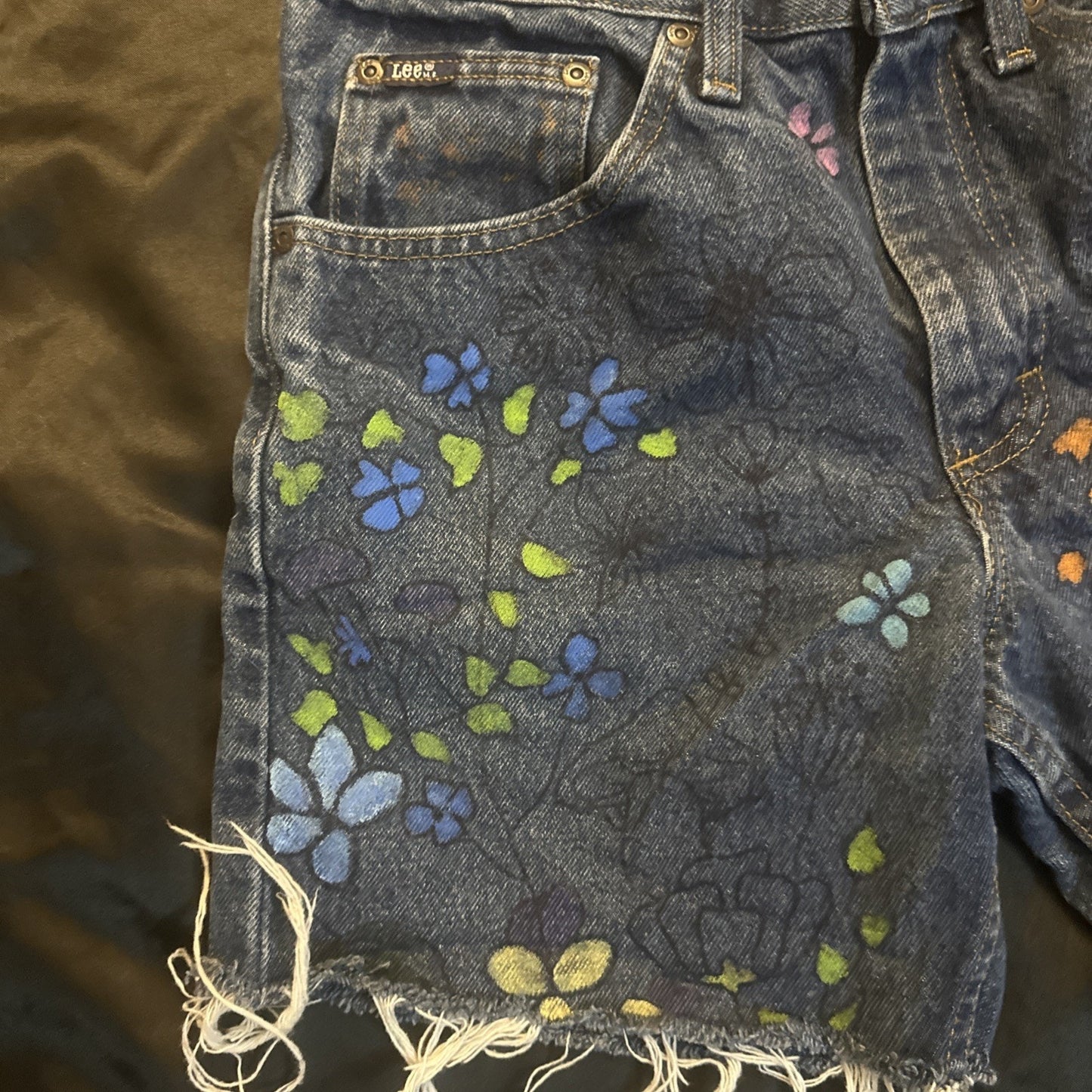 Vtg Lee Womens Denim Blue Jean Cutoff Shorts 32"W Painted Flowers Mushroom 1B21