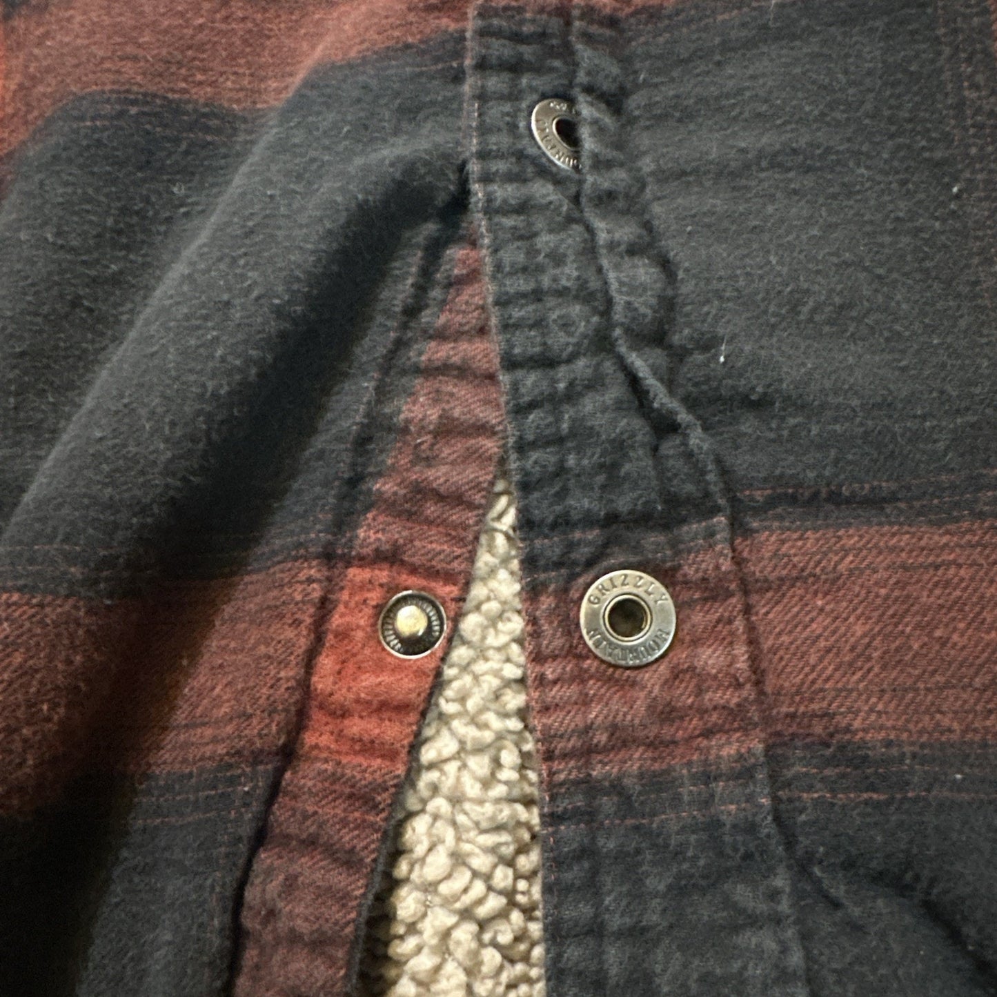 Grizzly Mountain Fleece Lined Flannel Button Down Mens L Black Red 24" PTP 1A21