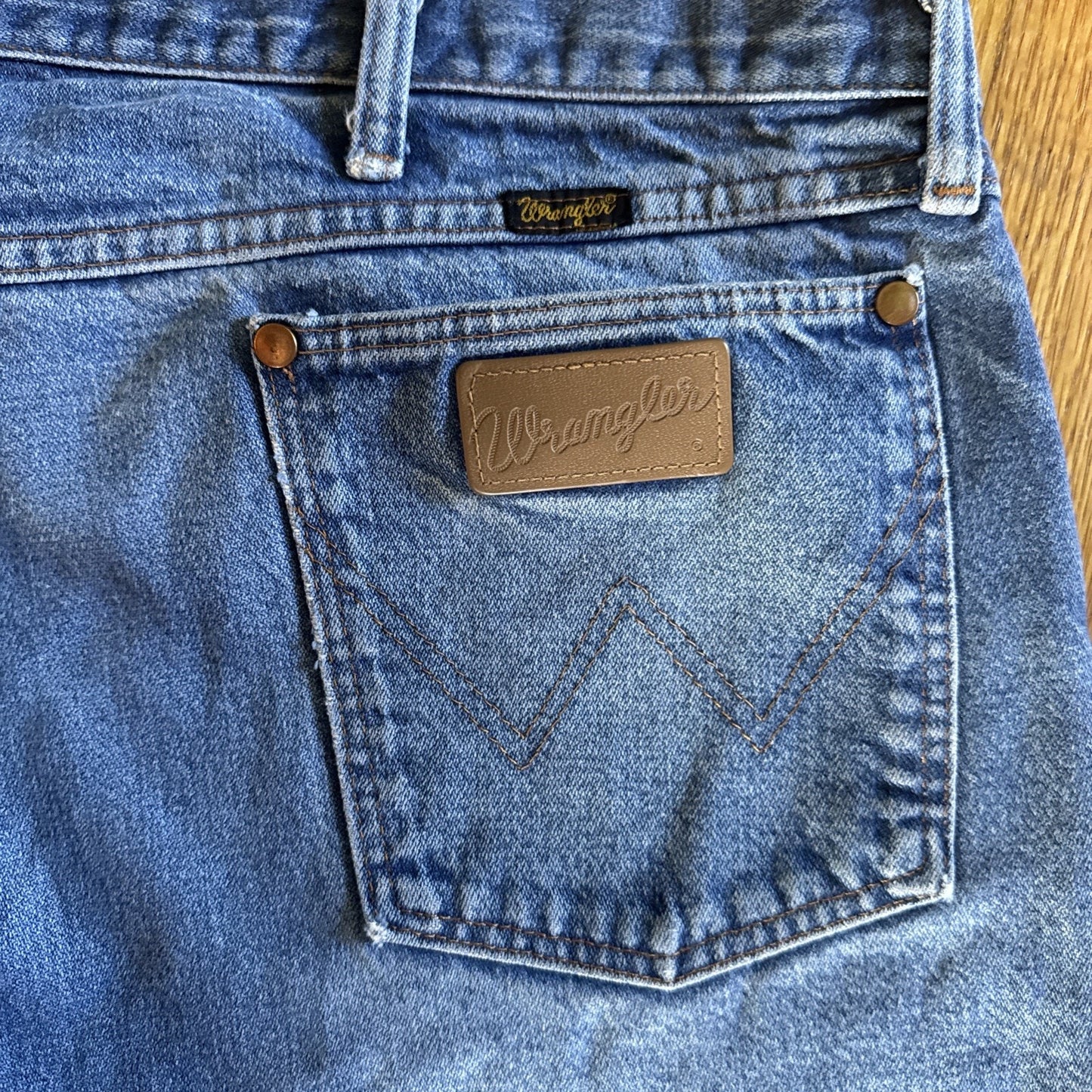 Wrangler Jeans Mens Size 42/30 Relaxed B4