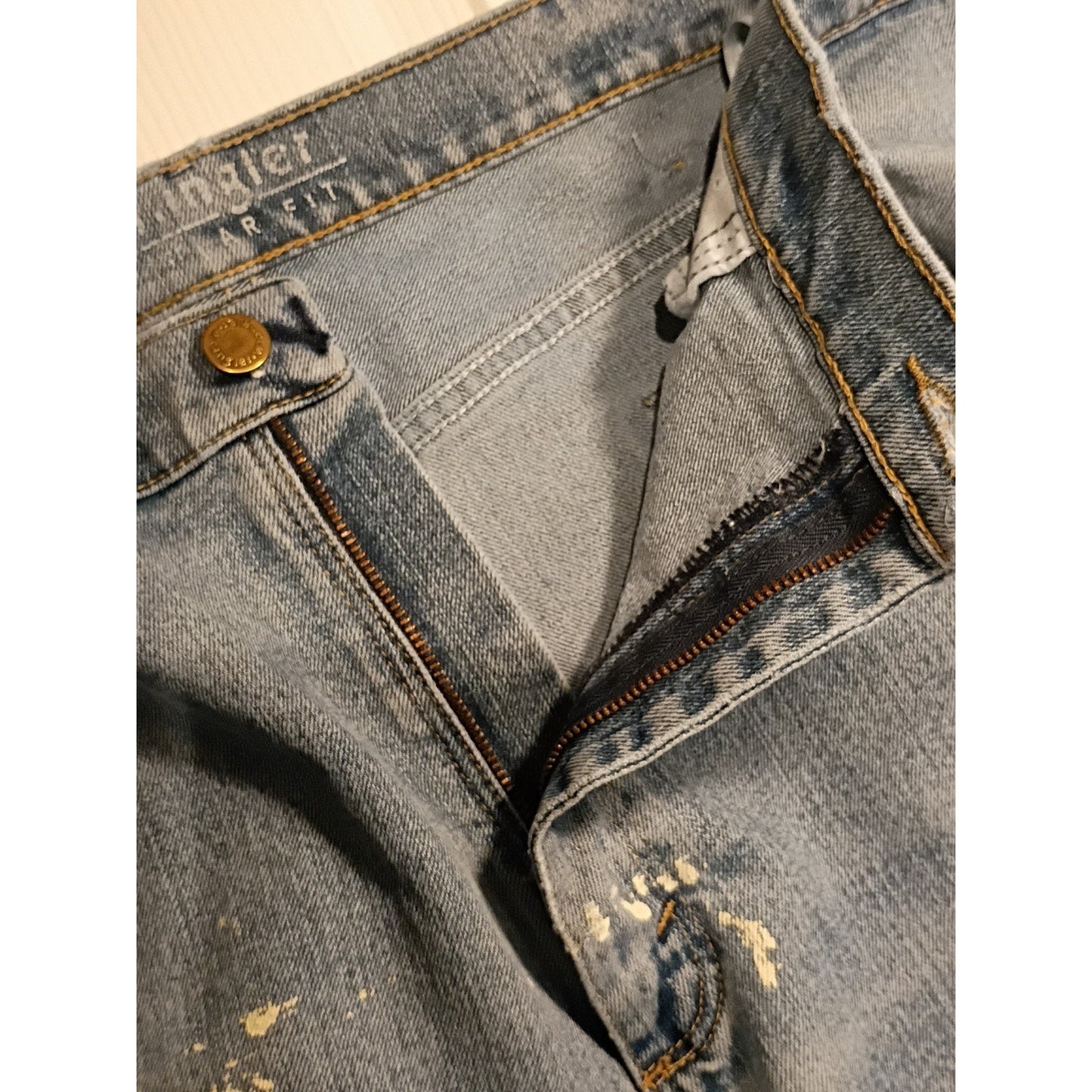 Wrangler Blues Denim Jeans Men's 38x30 Light Medium Wash Distressed Paint C7