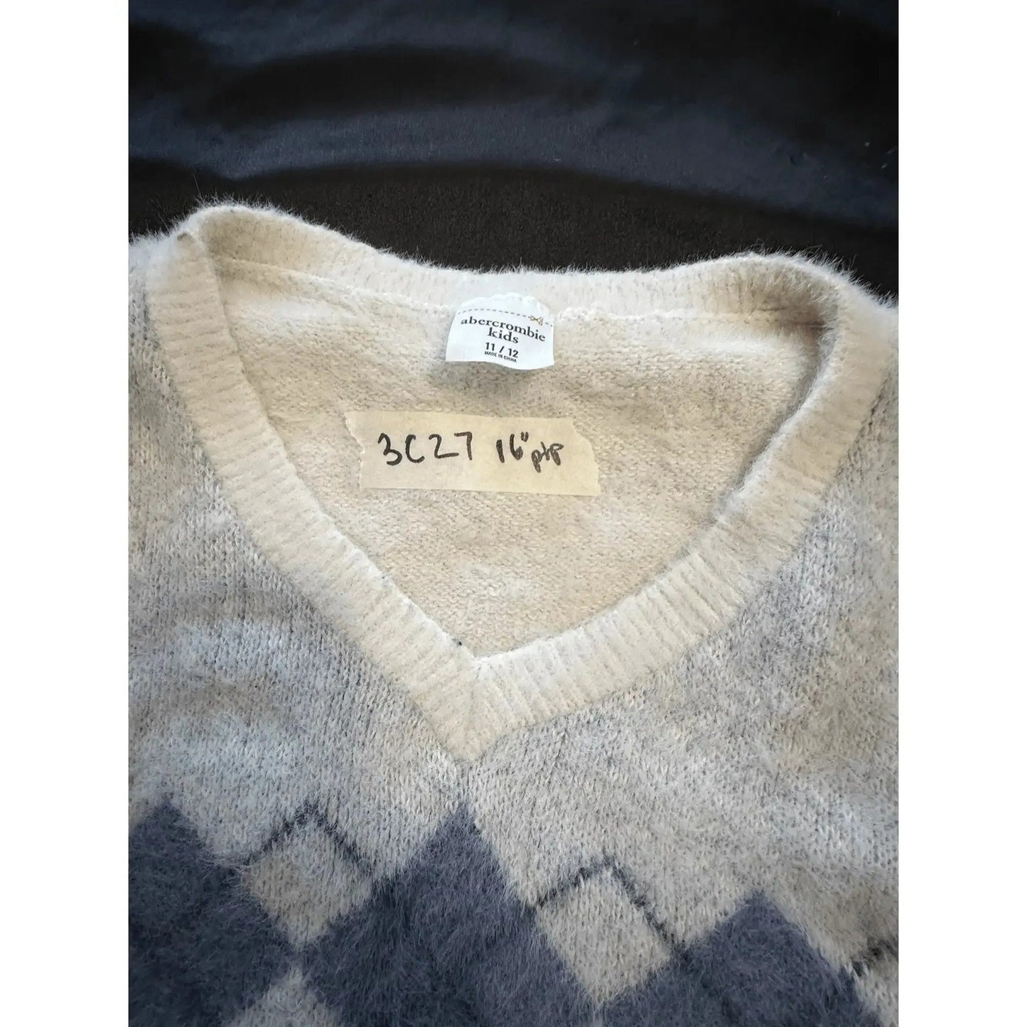Abercrombie Kids Youth Argyle Sweater Vest Size 11/12 Gray Blue Fuzzy Knit