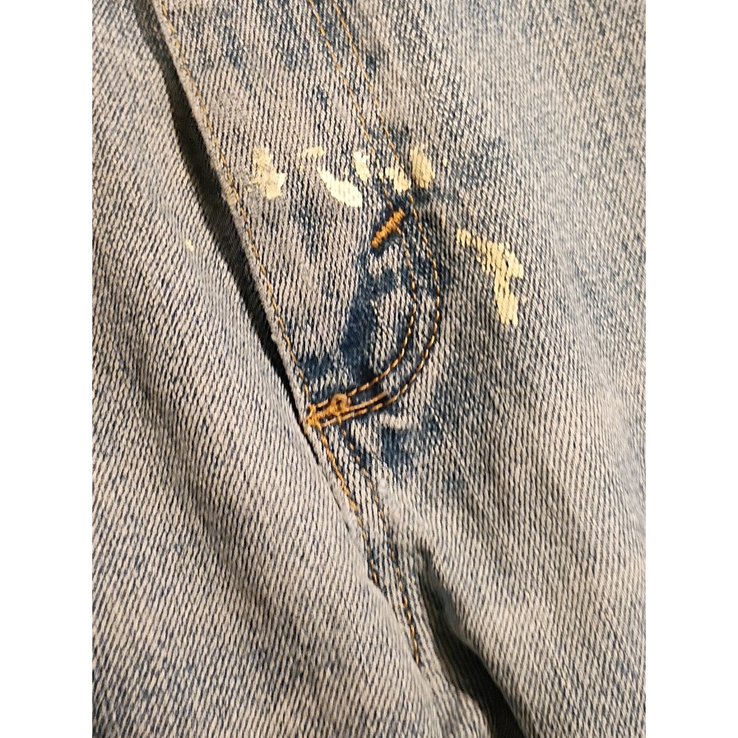 Wrangler Blues Denim Jeans Men's 38x30 Light Medium Wash Distressed Paint C7