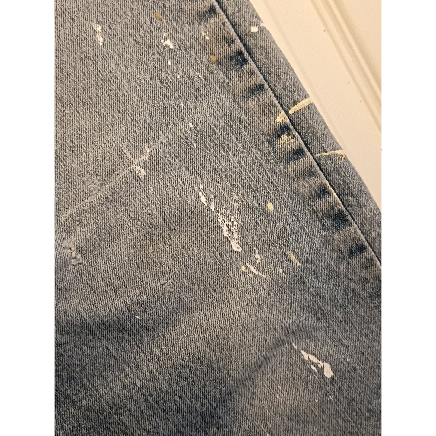 Wrangler Blues Denim Jeans Men's 38x30 Light Medium Wash Distressed Paint C7