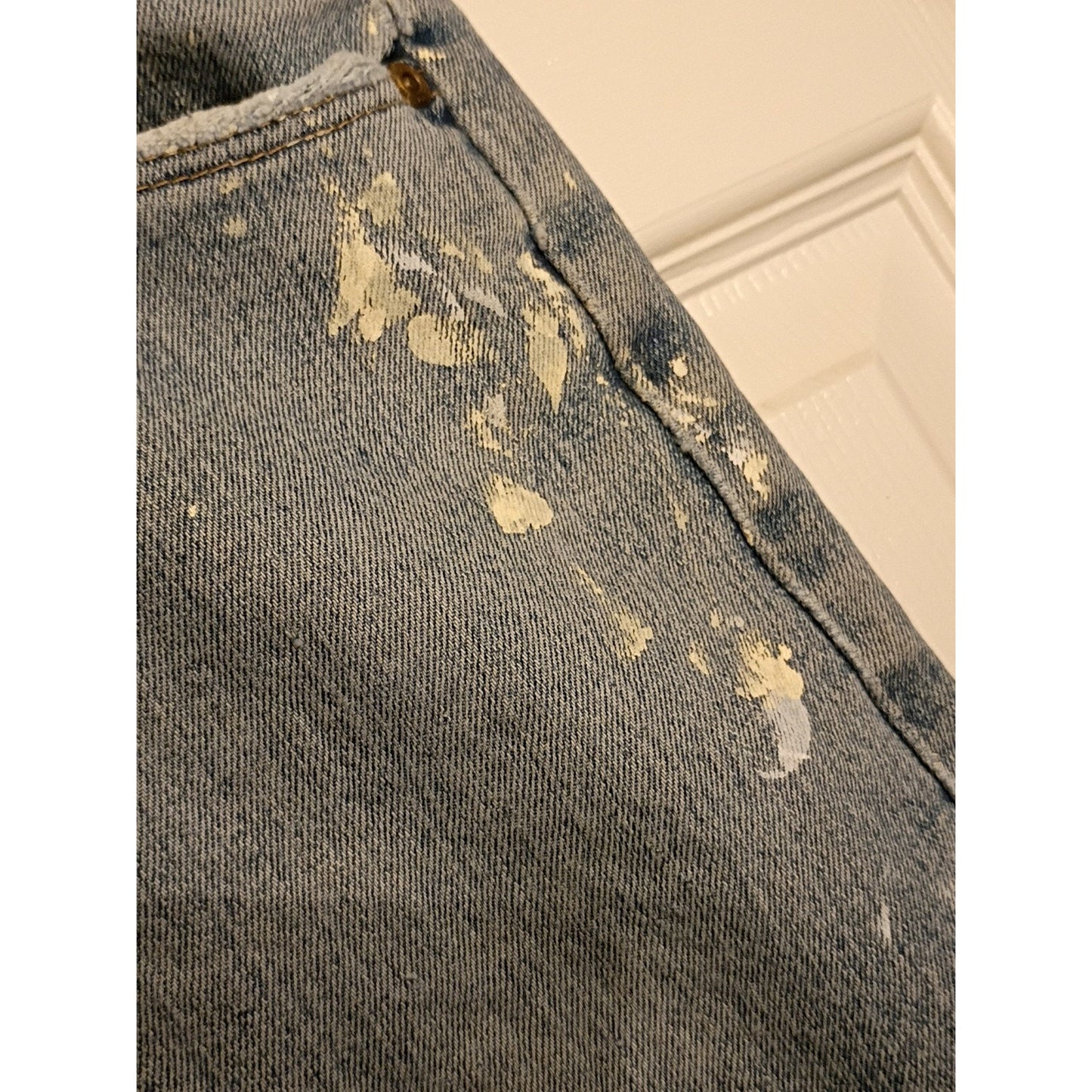 Wrangler Blues Denim Jeans Men's 38x30 Light Medium Wash Distressed Paint C7