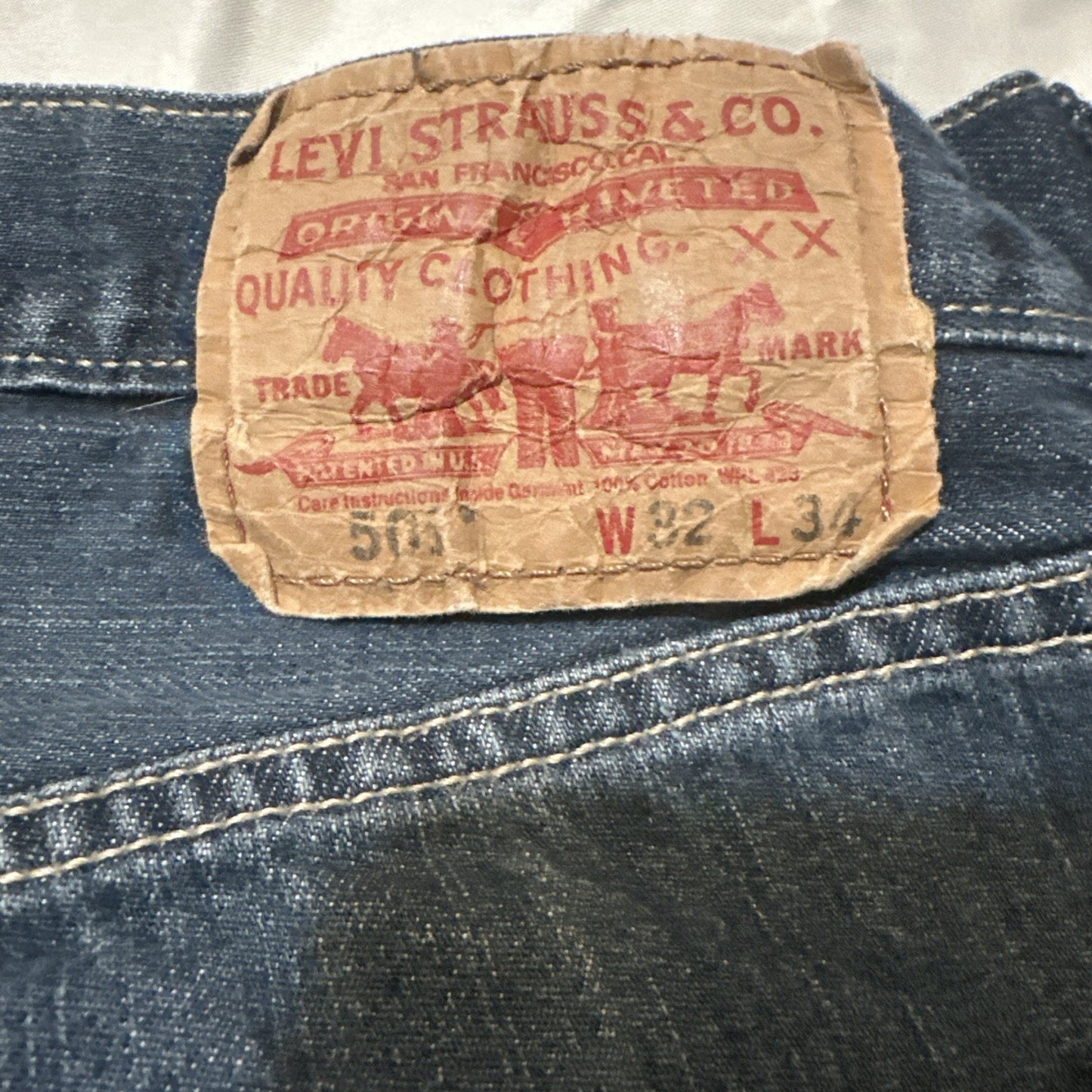 Levi's 501 Button Fly Mens 32x34 Dark Wash Denim Jeans 100% Cotton Straight 2A07